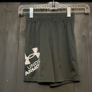 Under armour boys athletic shorts size 6